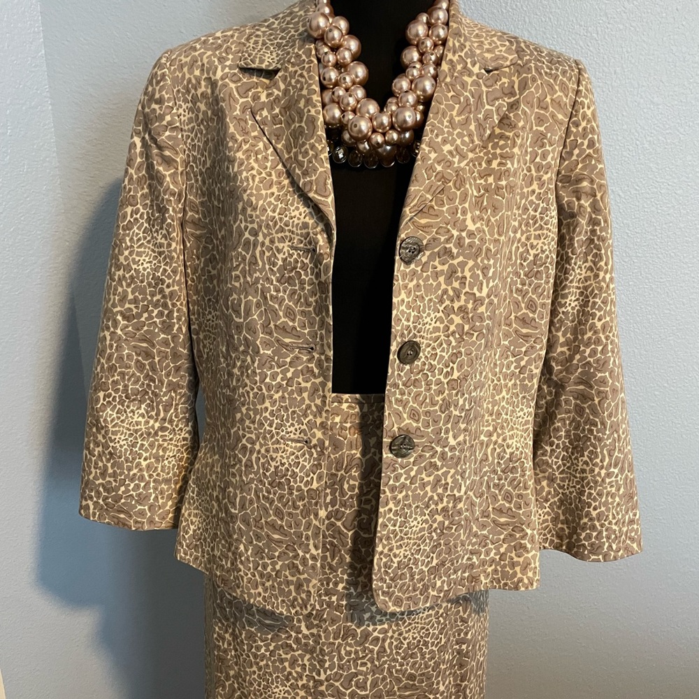LeSuit Mauve, Cream and Brown Pattern Suit Size 12